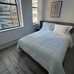 Luxury 1 Bd Unit In Financial District